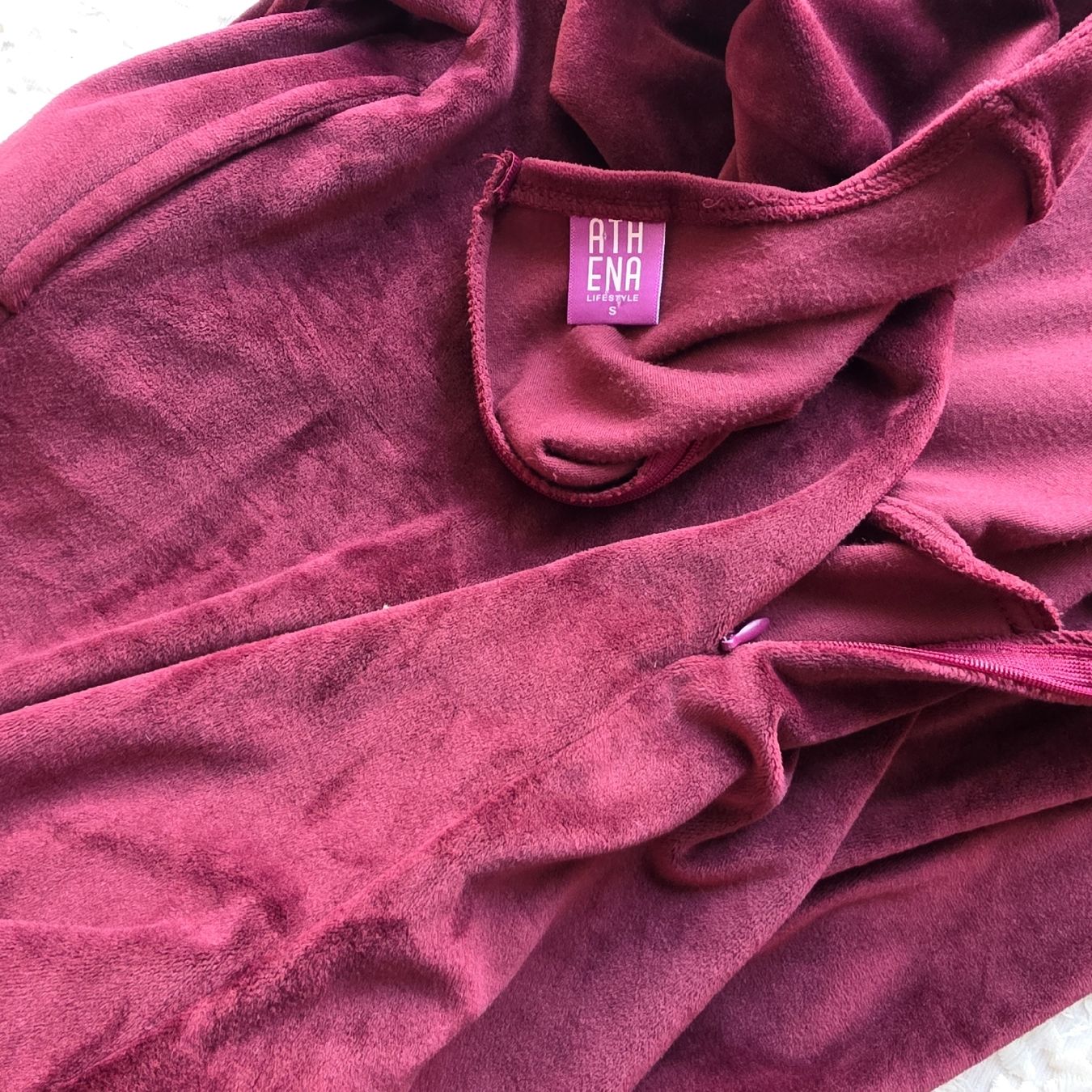 Tute: Wunderschöne Samtiger Jumpsuit in Weinrot, Grösse S – Usato da Rheinsulz venduto da Gilea 8