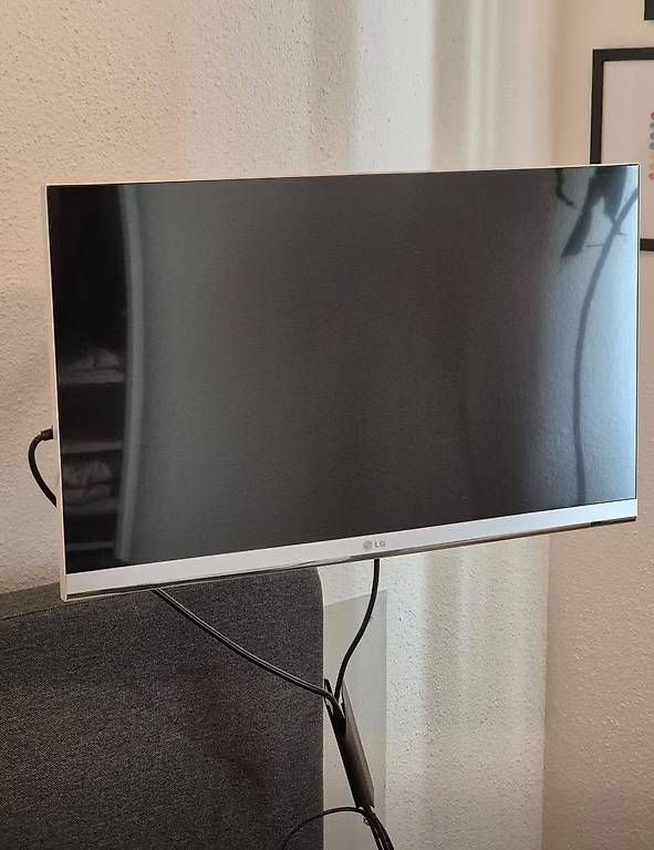 LG Fernseher: LG Smart TV – Gebraucht aus Aesch (Neftenbach) von Paalbertin