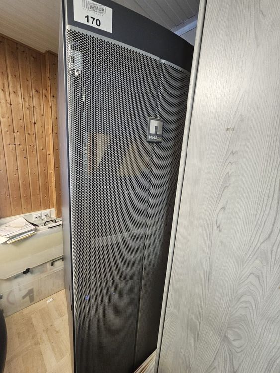 Serverschrank Netapp mit integrierten Netzleisten (Gebraucht) in ...