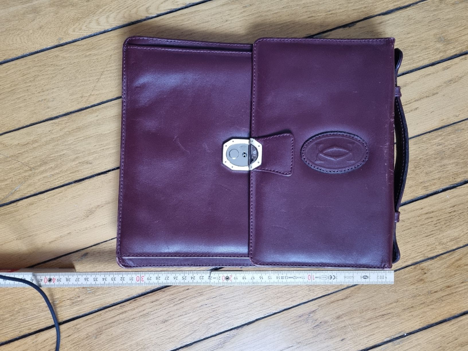 Cartier Valigie & Borse: Cartier Aktentasche Bordeaux Leder Top – Usato da Schaffhausen venduto da Leveron13 5