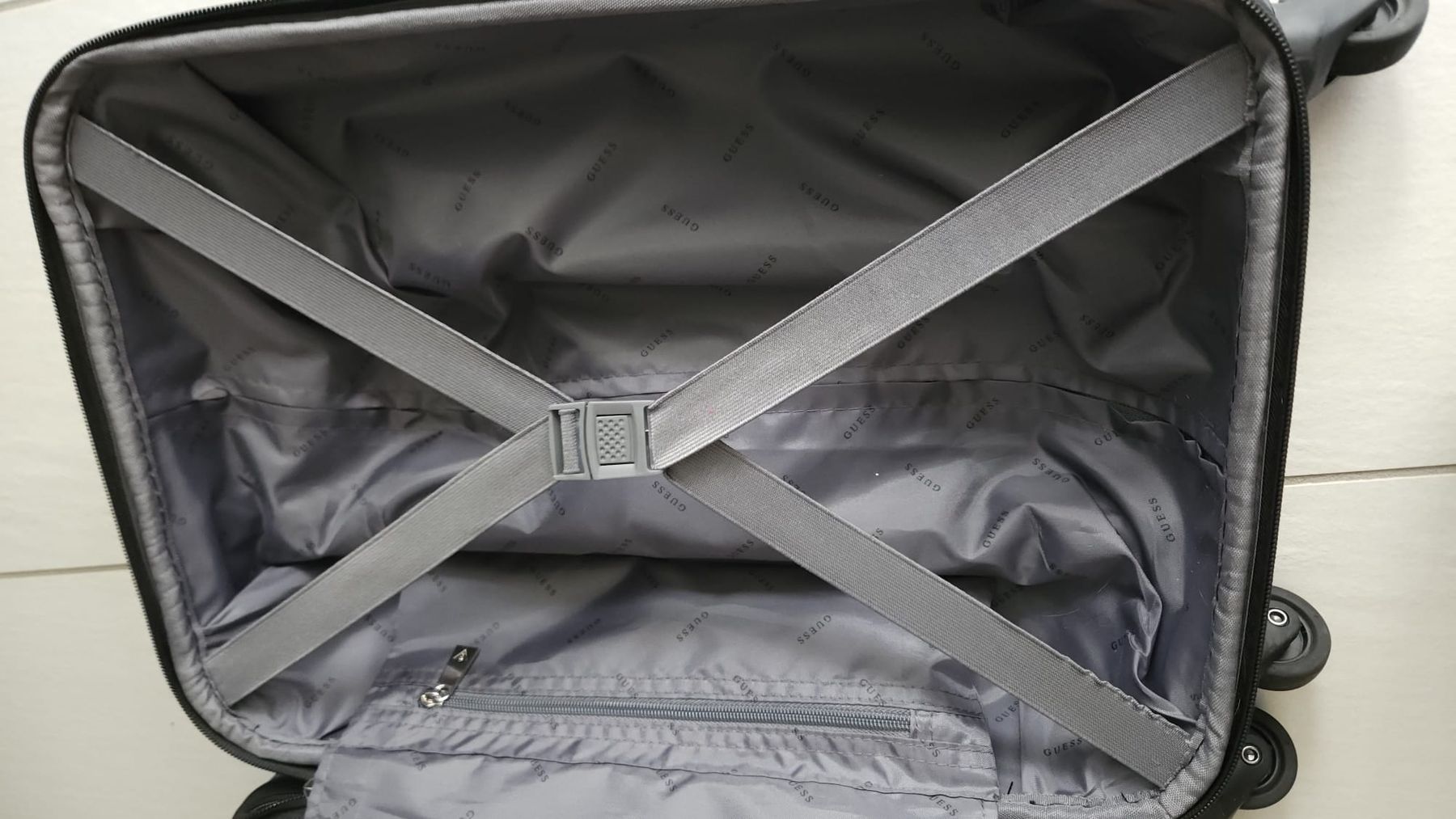 Valigie: Kabinenkoffer Guess / Kabinentrolley – Usato da Bülach venduto da DontPushTheButton 8