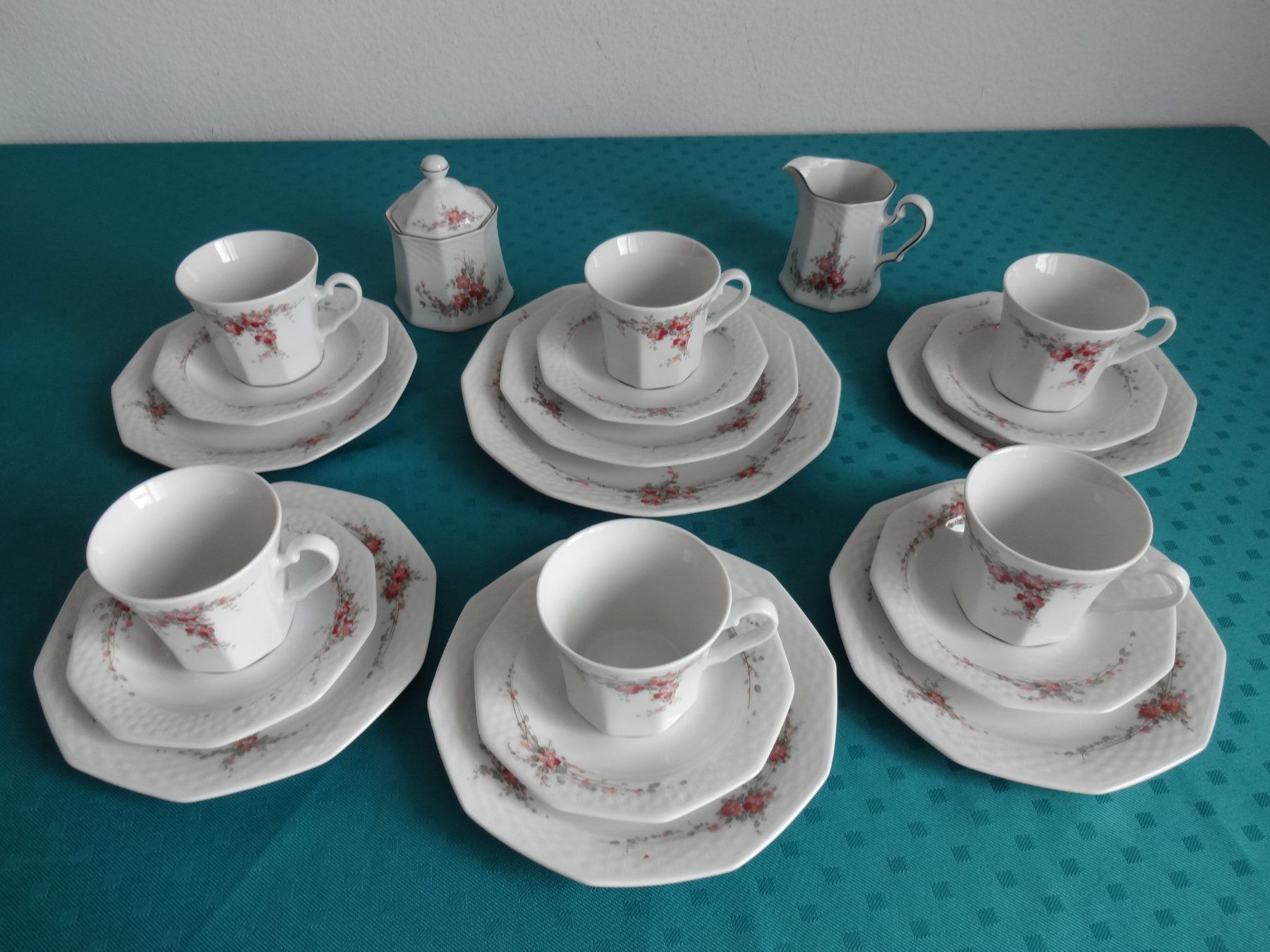 Geschirrsets: * Raphaela * Pozellan Set – Neu (gemäss Beschreibung) aus Frauenfeld von Riaa