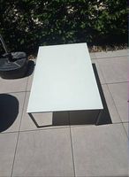 Couchtisch mit Glasplatte