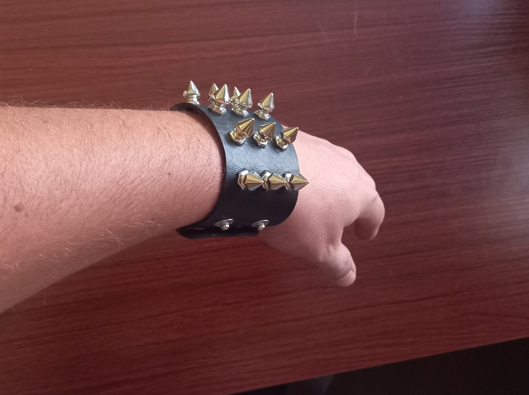 Armbänder & -reifen: 5x Armbänder mit Nieten - Bracelet punk riveté – Neu und originalverpackt aus Lausanne von WATCH-WORLD