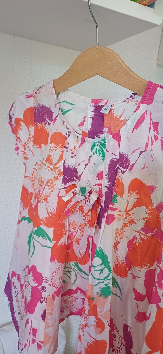 Camicette, T-shirt & Top: Bluse kurzarm gemustert Grösse 104 guter Zustand – Nuovo (secondo la descrizione) da Riniken venduto da Lessy- 1