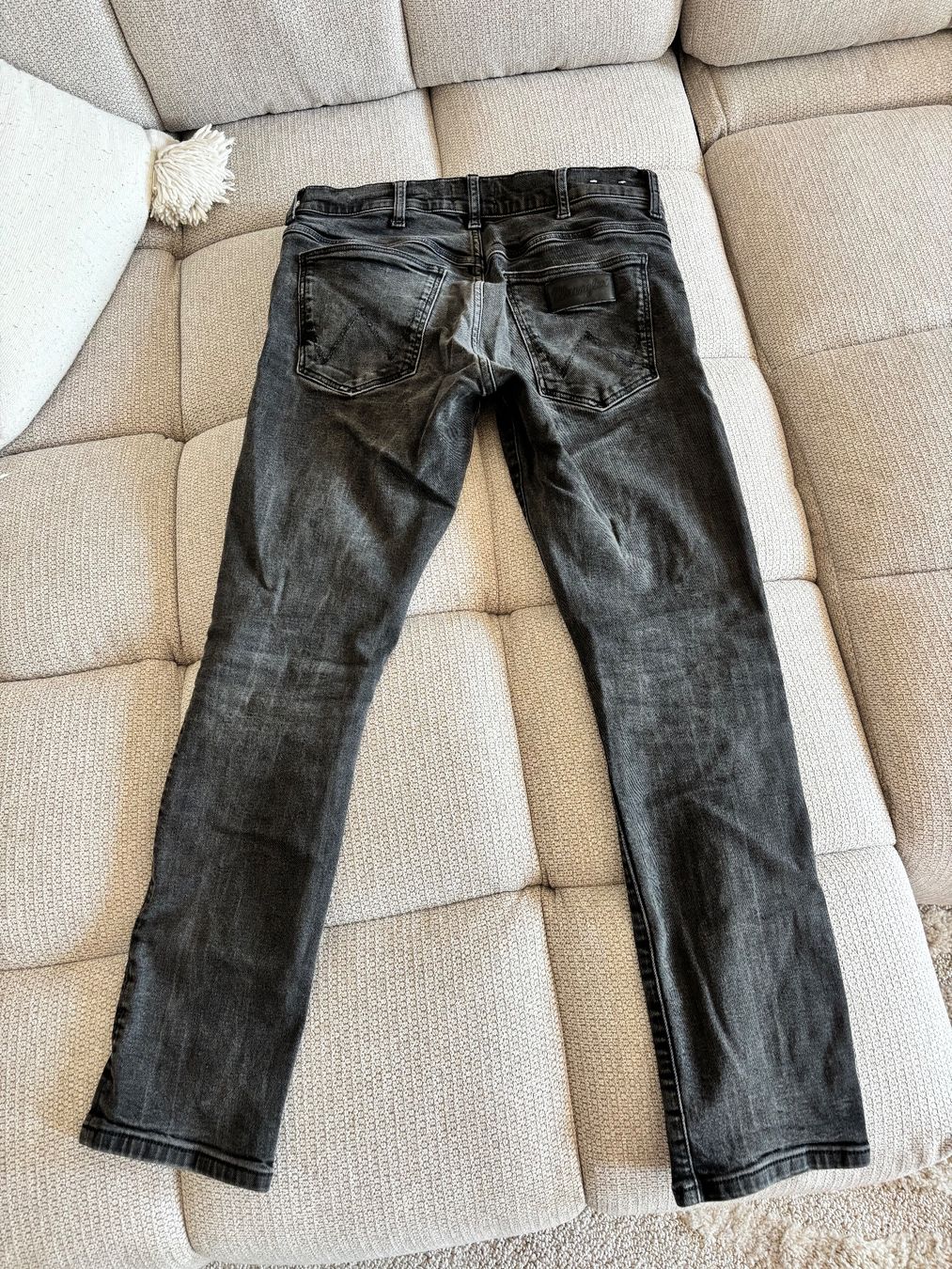 Jeans: Jeans noir Homme taille S-M – D'occasion à Bulle par lfr_gfx8 1