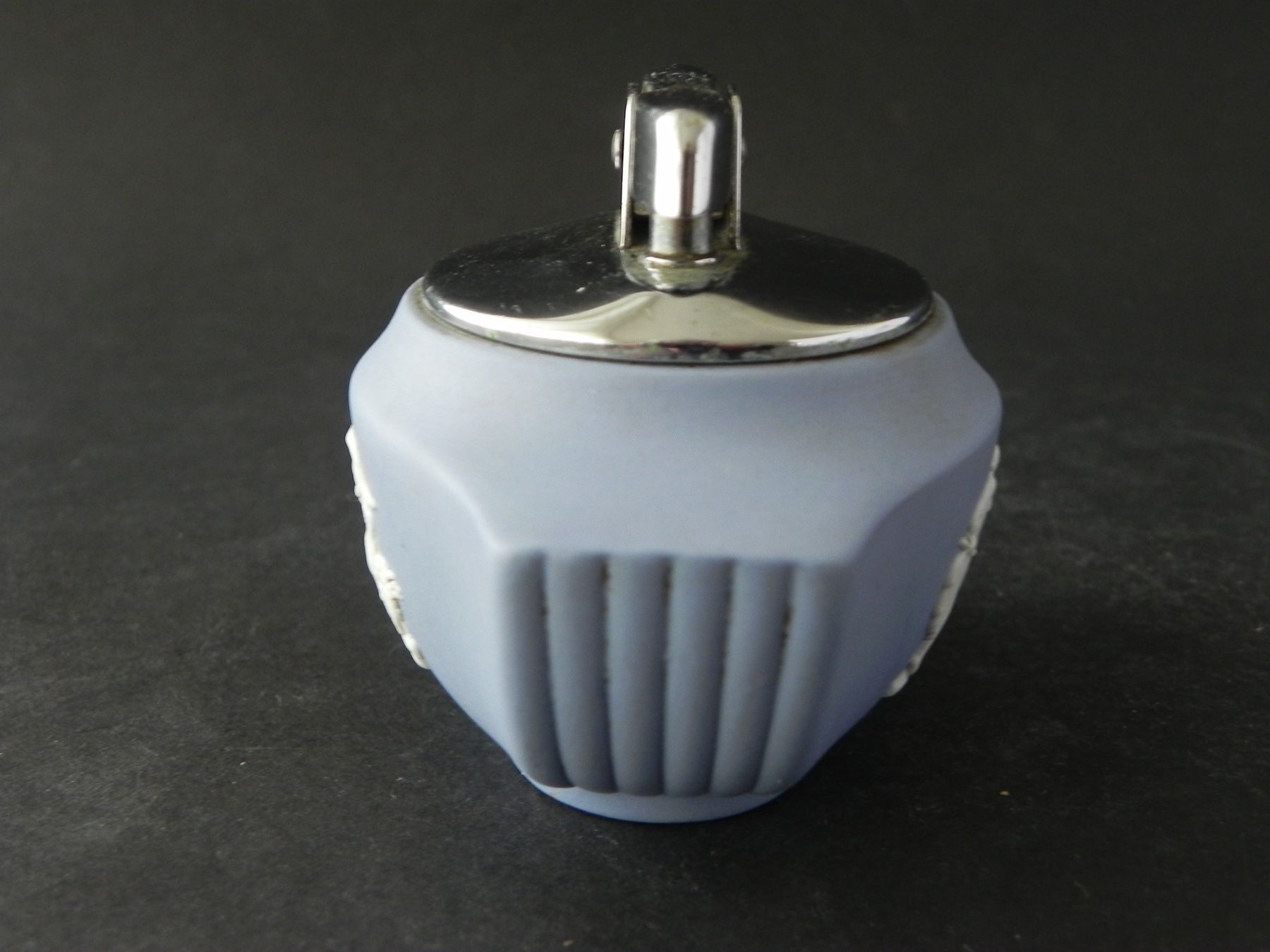 Ronson Accendini: Feuerzeug Ronson - von Wedgwood - Jasperware – Usato da Zürich venduto da LodgE-21 2