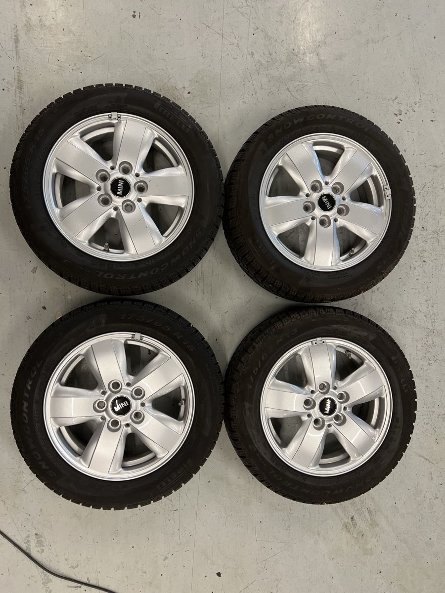 Mini Felgen: Winterkompletträder Mini Cooper 175/65/15 – Gebraucht aus Hünenberg von Auto-Klinik01 1
