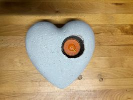 Betonherz mit Teelicht