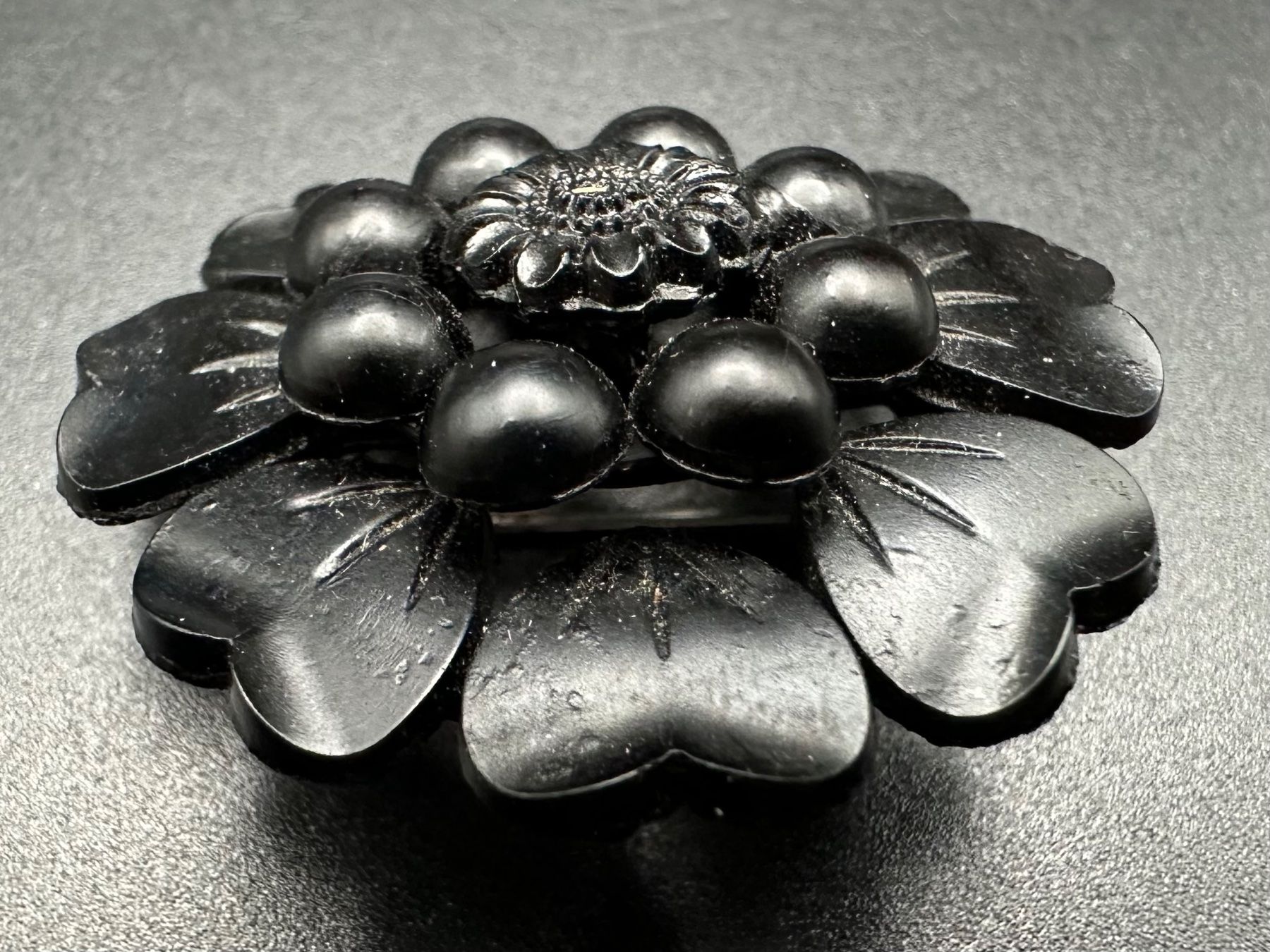 Spille & Fermagli: Schöne Brosche mit Blume, schwarz, Vintage. – Usato da Lamone venduto da LaCantinaMagica 3