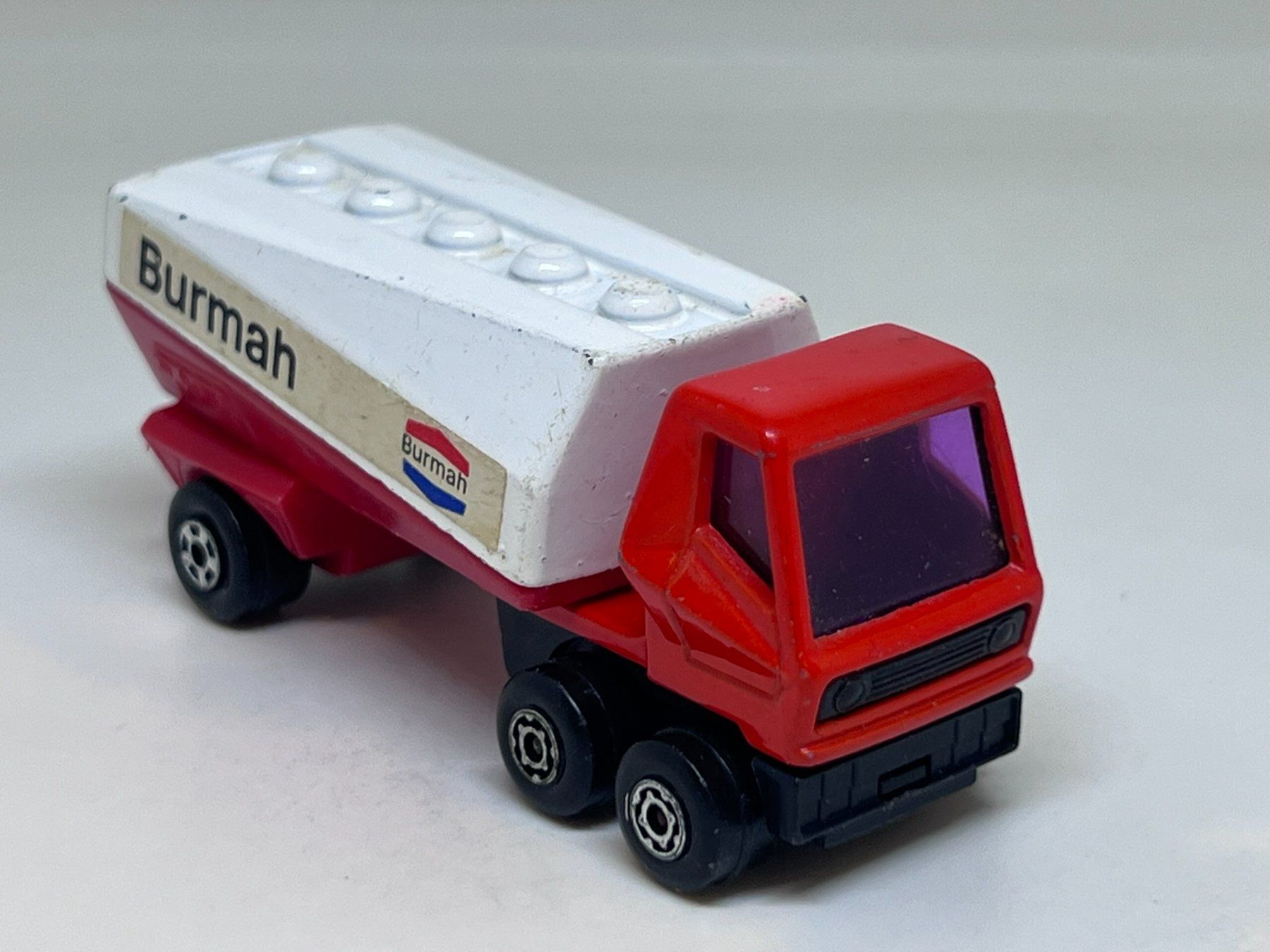 Matchbox Modellini d'auto: Matchbox Freeway Gas Tanker #163 – Usato da Wildegg venduto da LaaBoutique