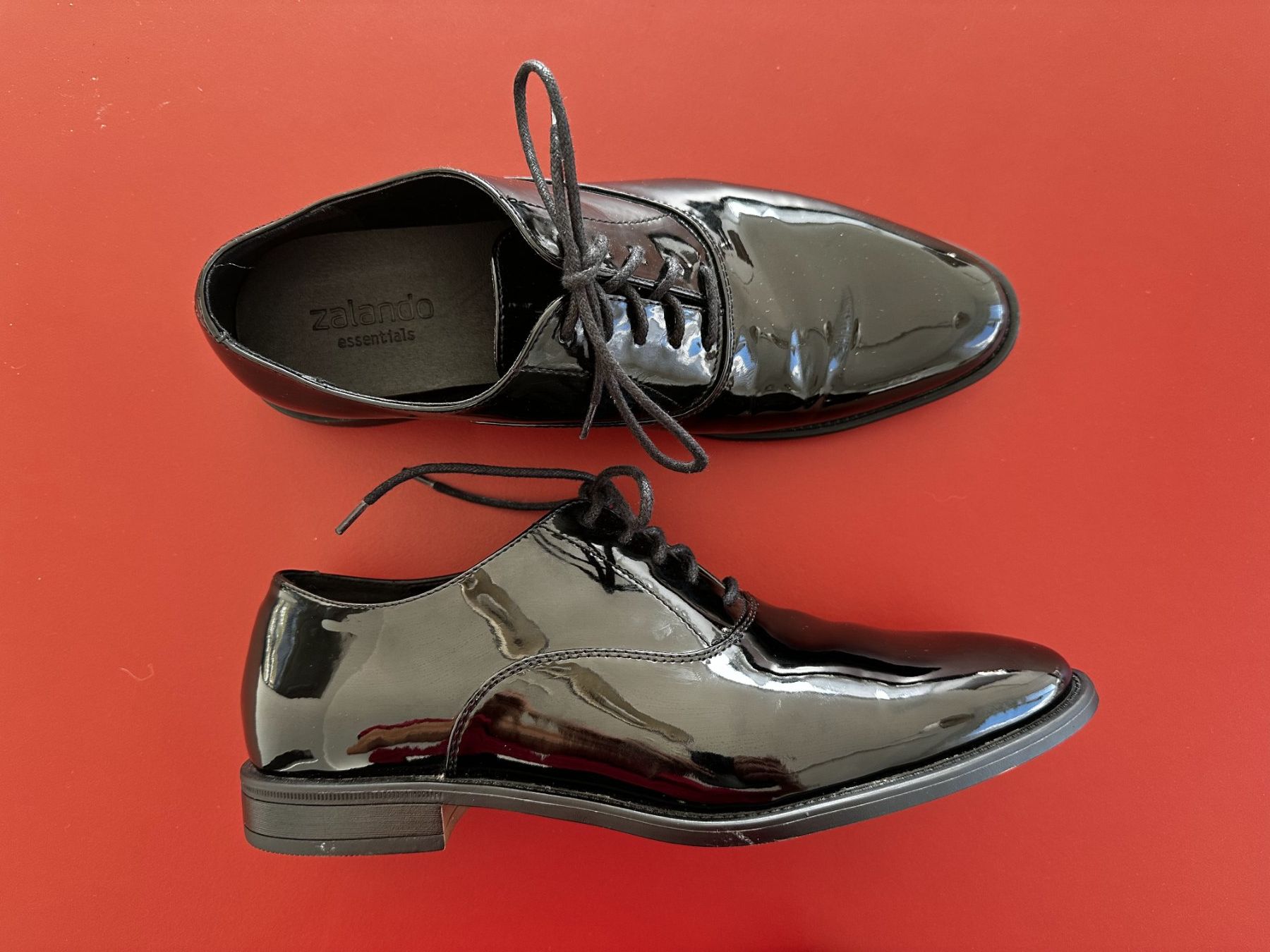 Zalando Scarpe da uomo: Lackschuhe Herren 42 schwarz – Usato da Winterthur venduto da Ricaston