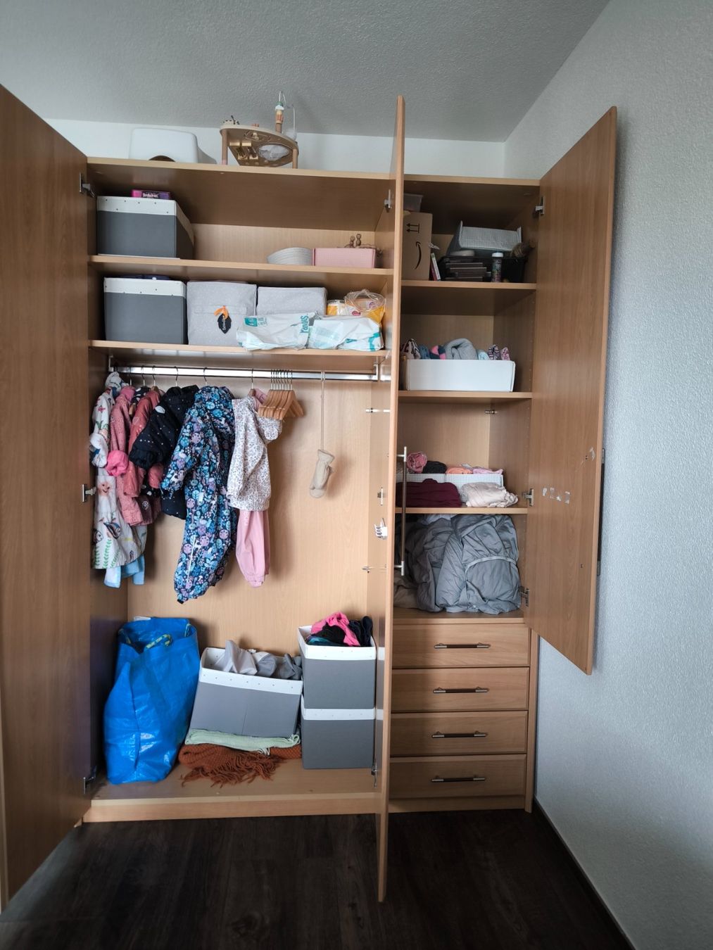 Schränke: Kleiderschrank Holzoptik – Gebraucht aus Fahrwangen von lea_bgp9 1