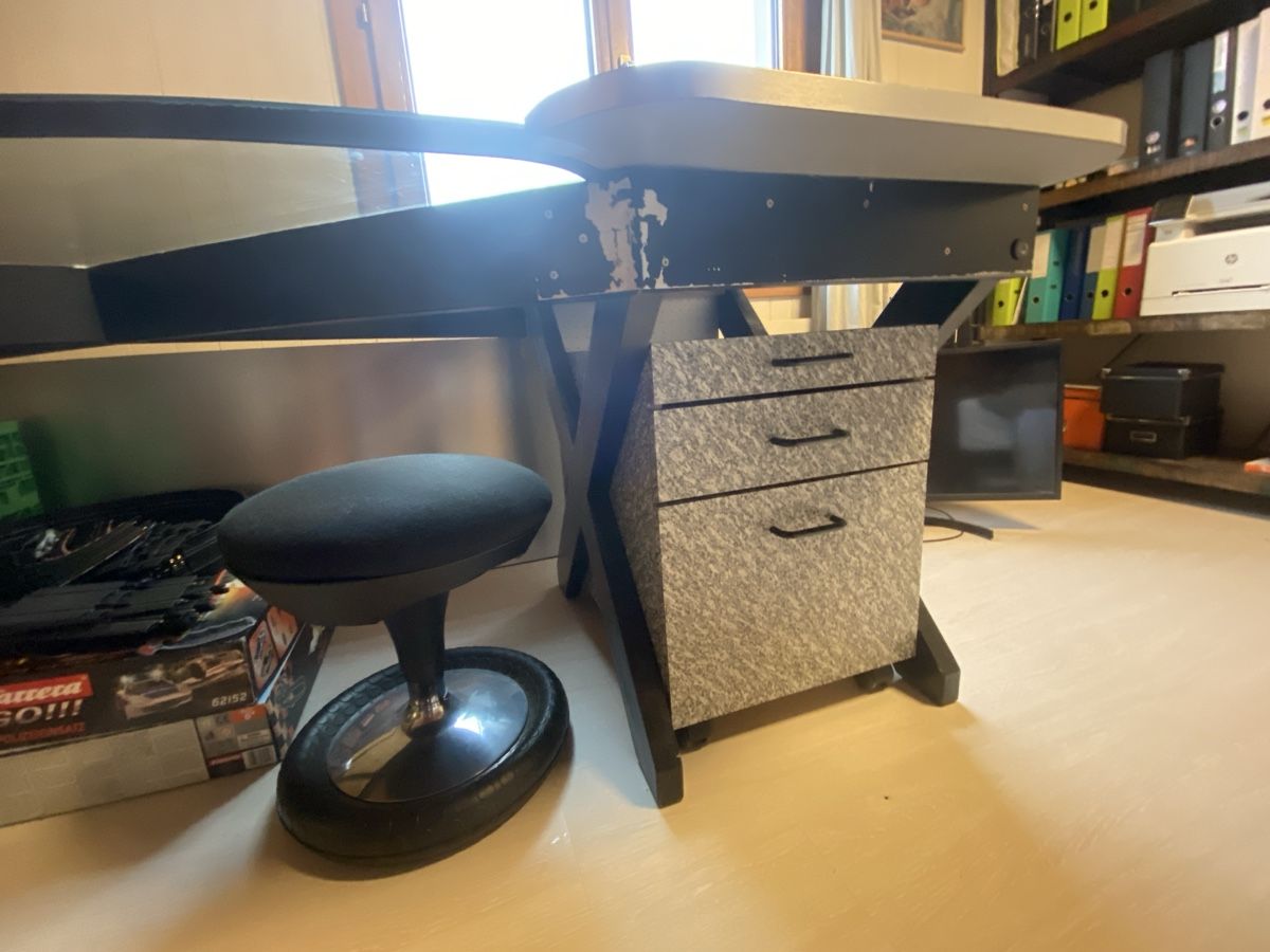 Scrivanie: Bürotisch mit SBB Zug Scheibe Unikat – Usato da Buchs SG venduto da JBetschart 4
