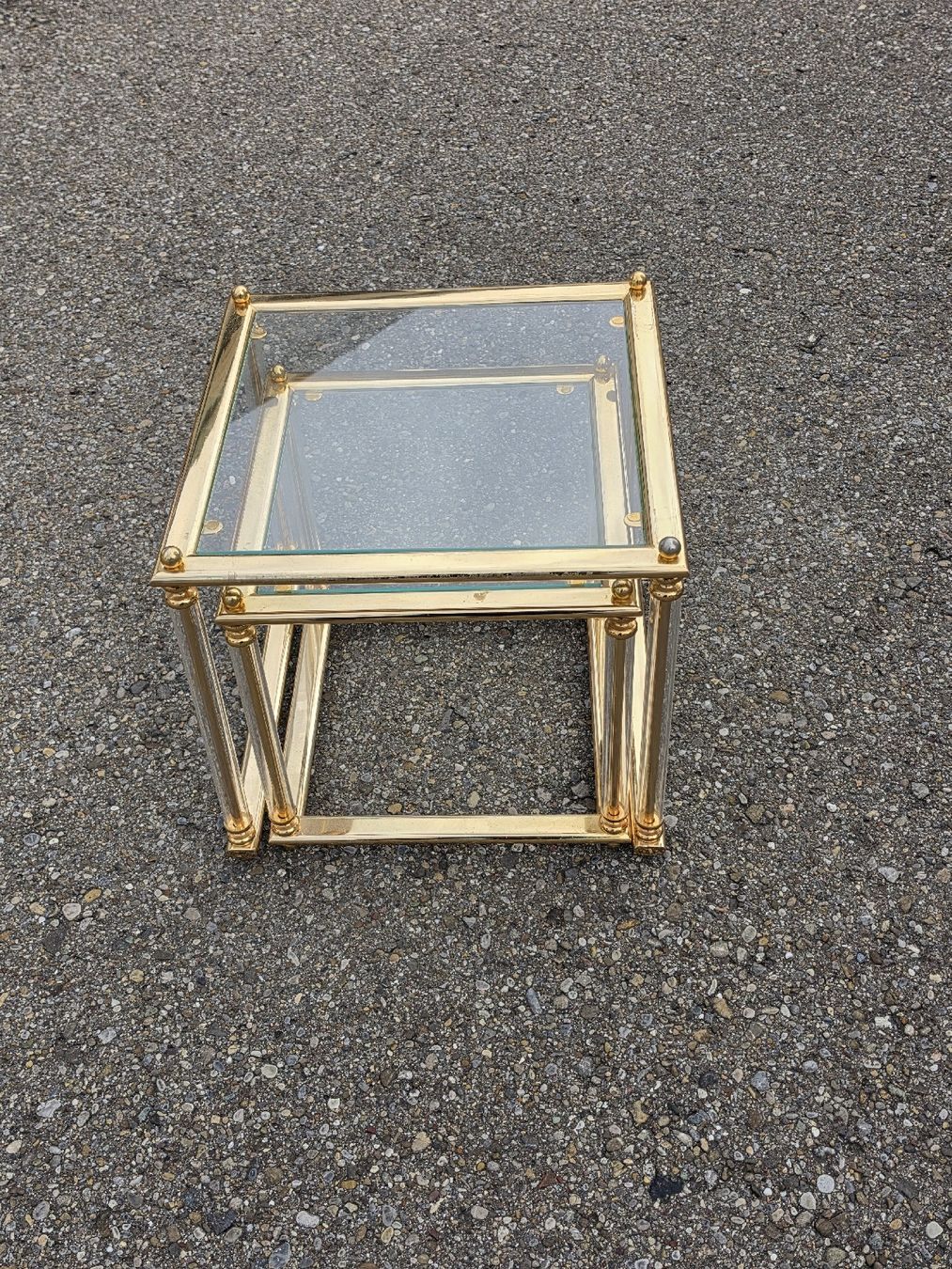 Set de table et chaises: Beistelltische Messing Glas 2er Set – D'occasion à Mettlen par elios0888