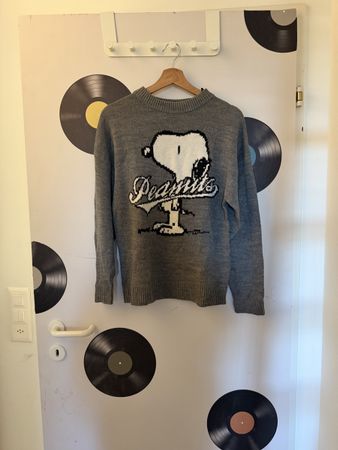 Official Sweater Peanuts