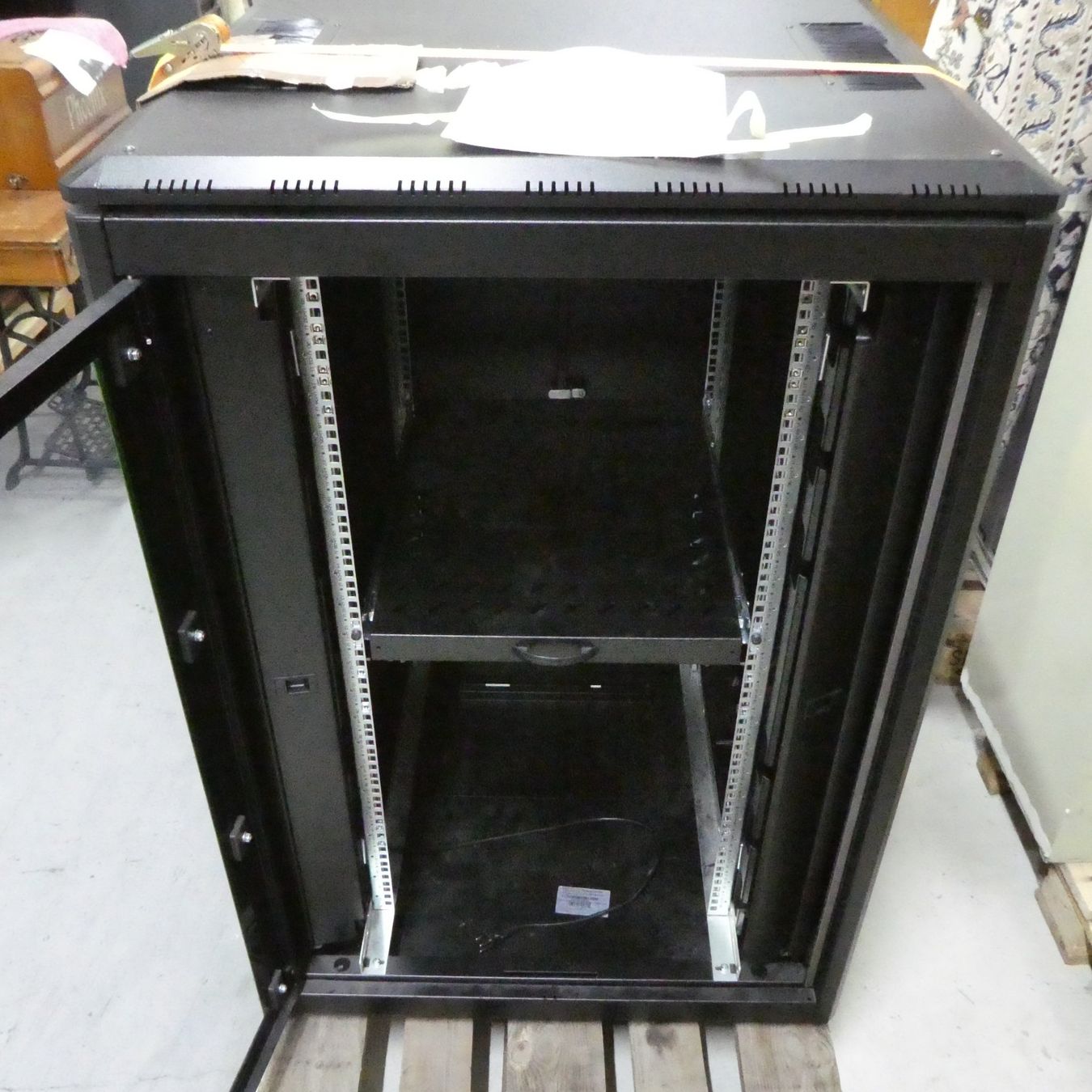 Racks & Cavalletti: Serverschrank Digitus 19 – Usato da Volketswil venduto da brockipfannenstil 1