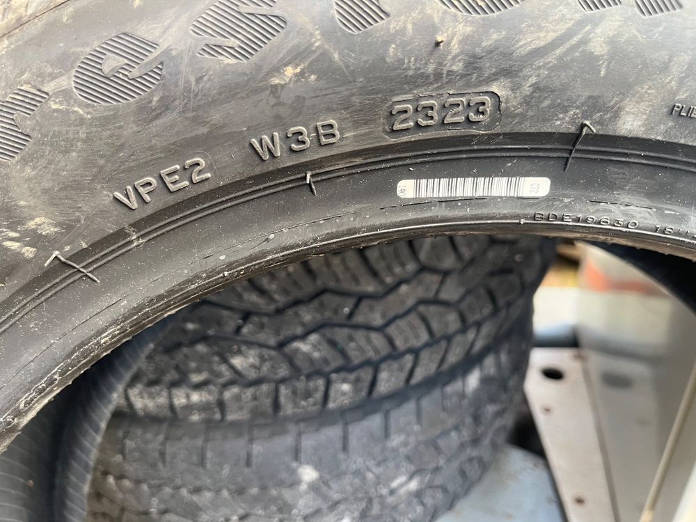 Winter Pneu 215 55 18   Neu   2 Stück 3