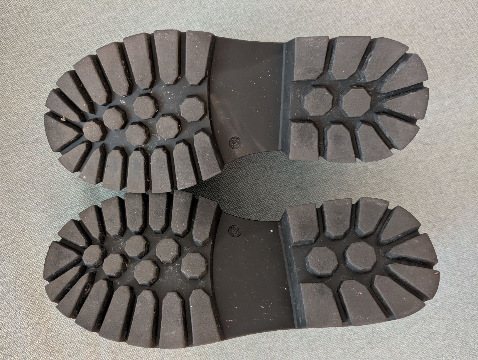 Scarpe da donna: Mocassins noirs à chaîne dorée compensés taille 38 – Nuovo (secondo la descrizione) da Lausanne venduto da van_y8sq 3