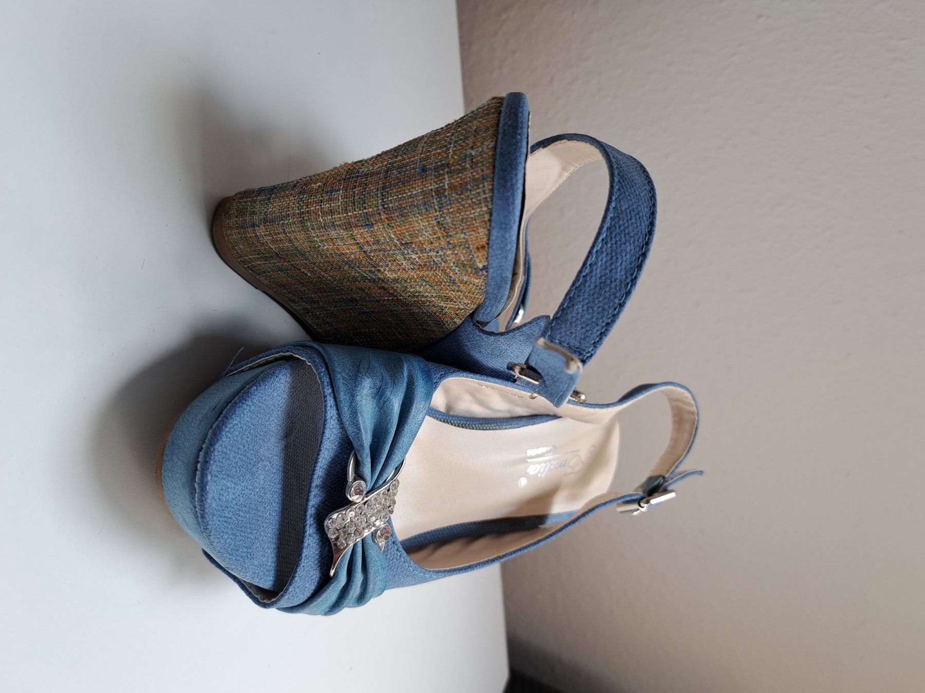 Scarpe da donna: Schöne Sandalletten Gr. 38 – Usato da Gommiswald venduto da Cyndi5 1