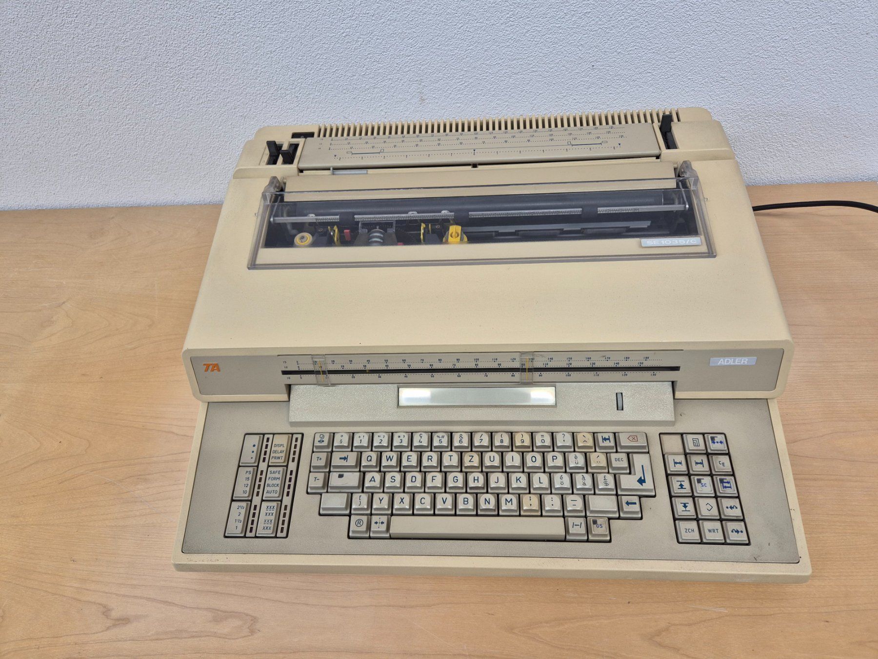 Macchine da scrivere: Schreibmaschine  TA SE1035/C – Difettoso da Elgg venduto da computerbrocki