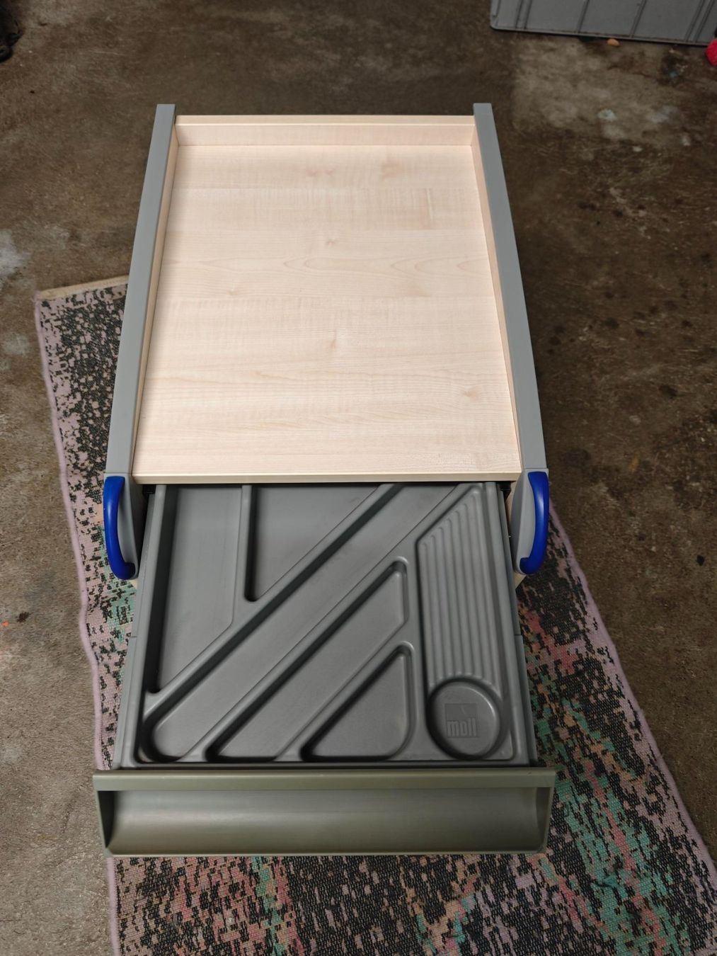 Moll Banconi: Rollcontainer Marke Moll mit blauen Details – Usato da Boswil venduto da Alex0013 1