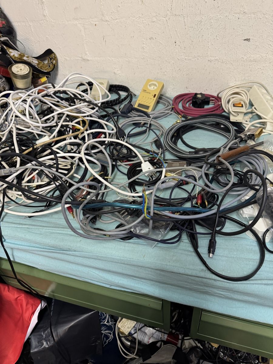 Cavi: Verschiedene Kabel Nr 4 – Usato da Effretikon venduto da Effi0111