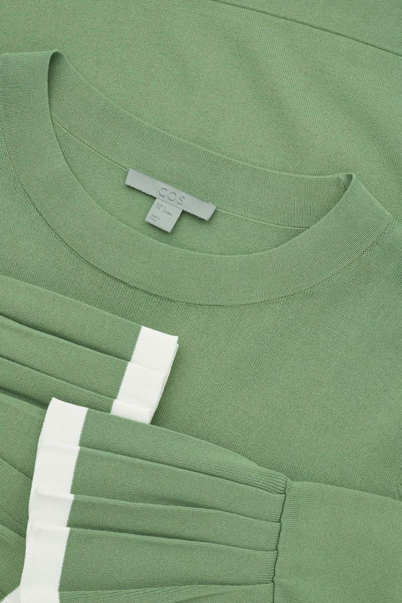 Cos Top: COS Pullover grün mit Plisseearmeln Grösse M – Usato da Siebnen venduto da koschitoschi 5