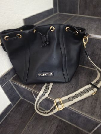 Valentino Beuteltasche schwarz mit Schulterriemen