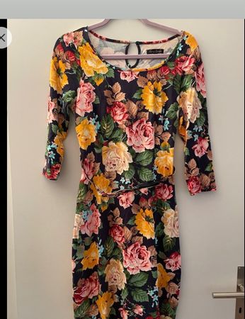 Elegantes Blumenkleid