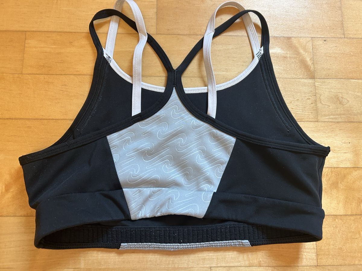 Nike Blusen, T-Shirts & Tops: Nike Performance Sport BH, Grösse 156/166, – Gebraucht aus Hombrechtikon von sarmatka 1