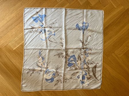Seidenfoulard Seide Blumenmuster 64 × 64 cm