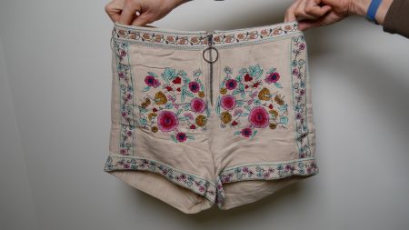 Mango Shorts kurze Hose Bestickung Stickmuster Blumen