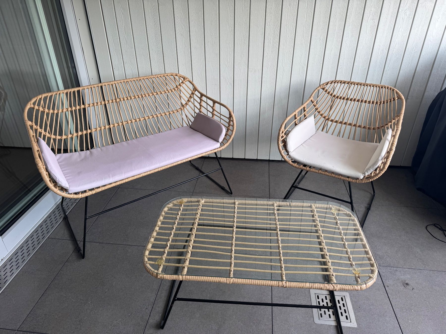 Set de table et chaises: Balkonmöbel Lounge mit Tisch – D'occasion à Speicher par Harmony42