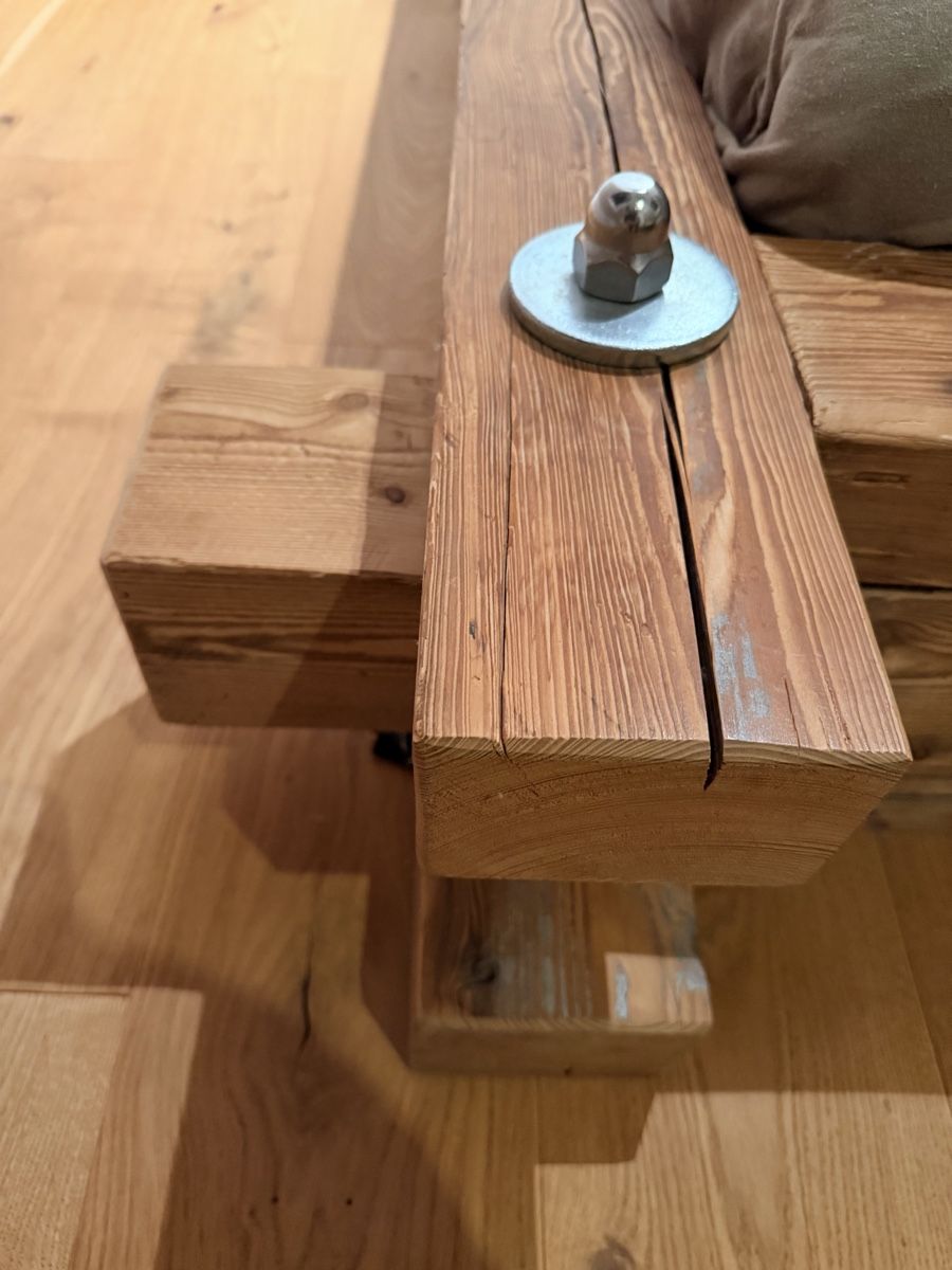 Letti: Altholzmöbel Bett/Sideboard/Beistellmöbel – Usato da Melchnau venduto da tkoenig93 1