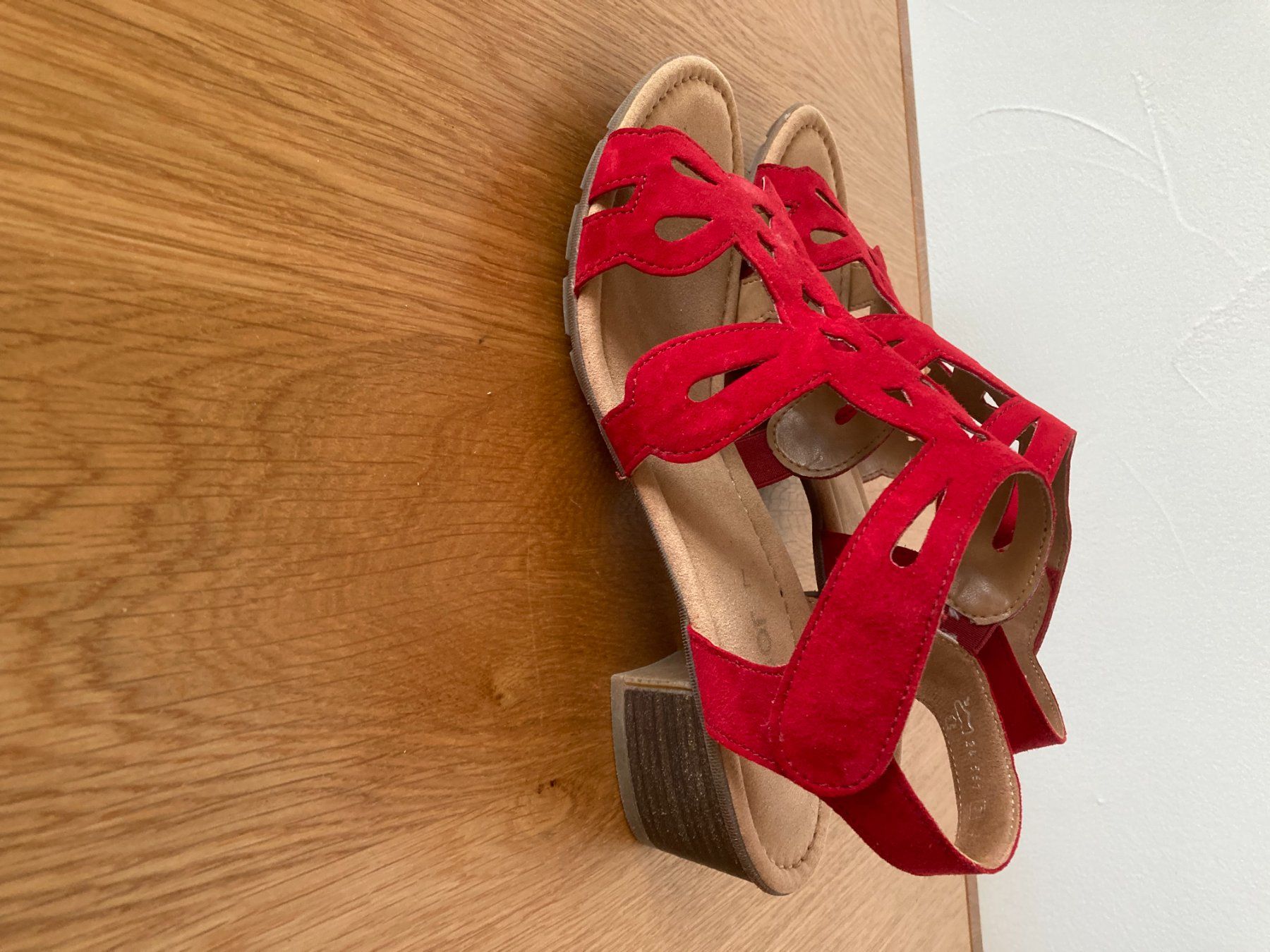 Scarpe da donna: Rote Sandalen,  Gabor Grösse  / 40.5 – Nuovo (secondo la descrizione) da Siblingen venduto da magnolia74 1