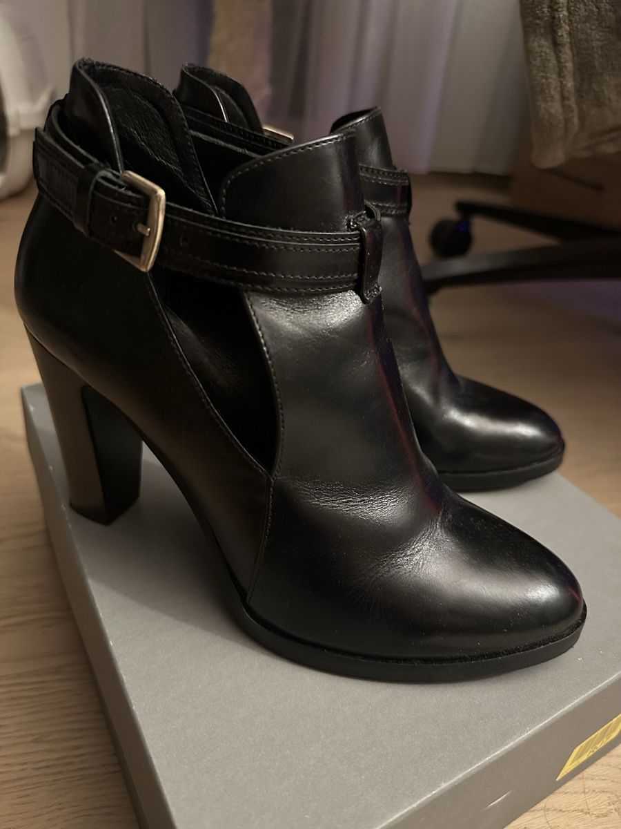 Scarpe da donna: Bottines à talons Minelli – Usato da Lausanne venduto da Liinoa