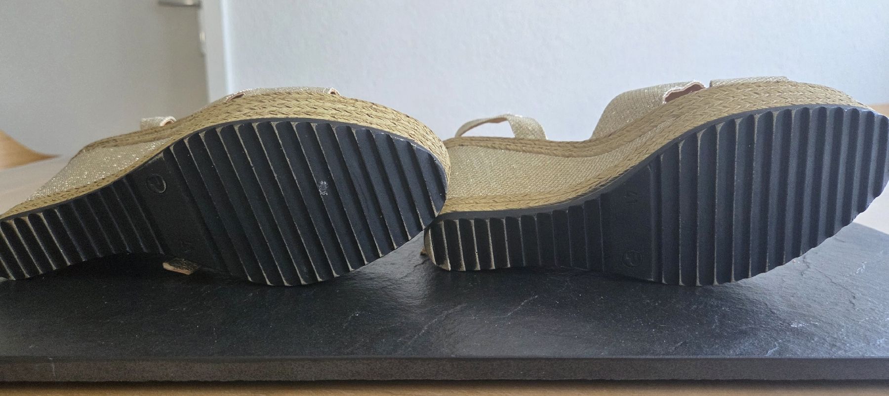 Tommy Hilfiger Damenschuhe: TOMMY HILFIGER  Keilsandalette – Neu (gemäss Beschreibung) aus Belp von mar_wyp6 2