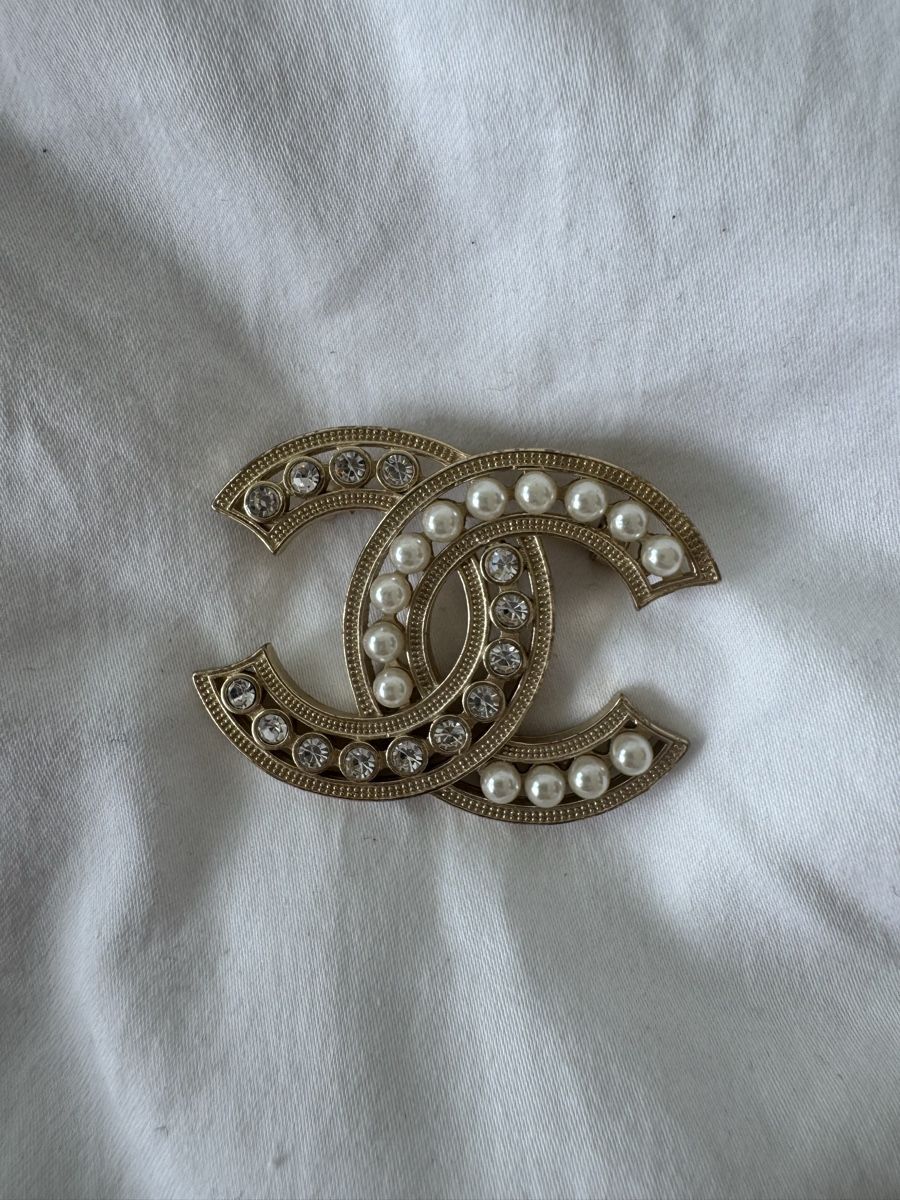Broschen & Nadeln: Broche perles et strass dorée – Gebraucht aus Genève von lejardindesvetements
