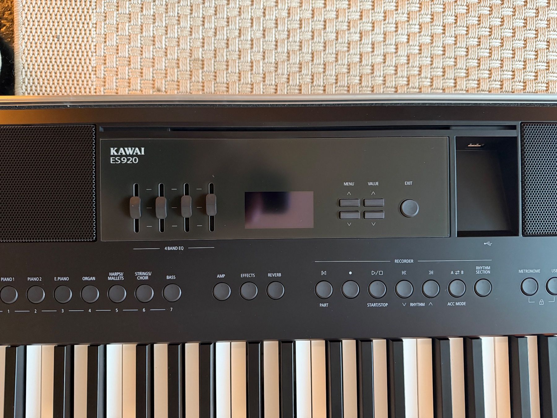 Kawai Strumenti musicali: Ungebrauchtes Piano Kawai ES-920 – Nuovo (secondo la descrizione) da Zürich venduto da den_dxq7 3