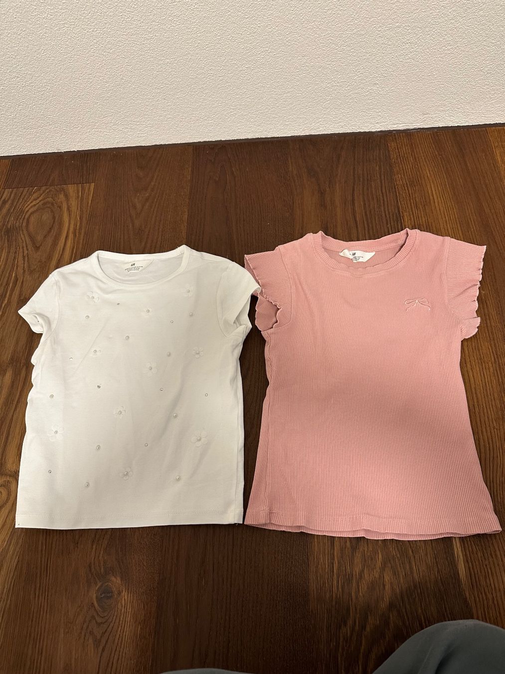 H&M Blusen, T-Shirts & Tops: 2 T Shirts Grösse 158 – Gebraucht aus Brunnen von ann_6x55