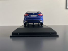 Ford Mondeo Blau  1:43 