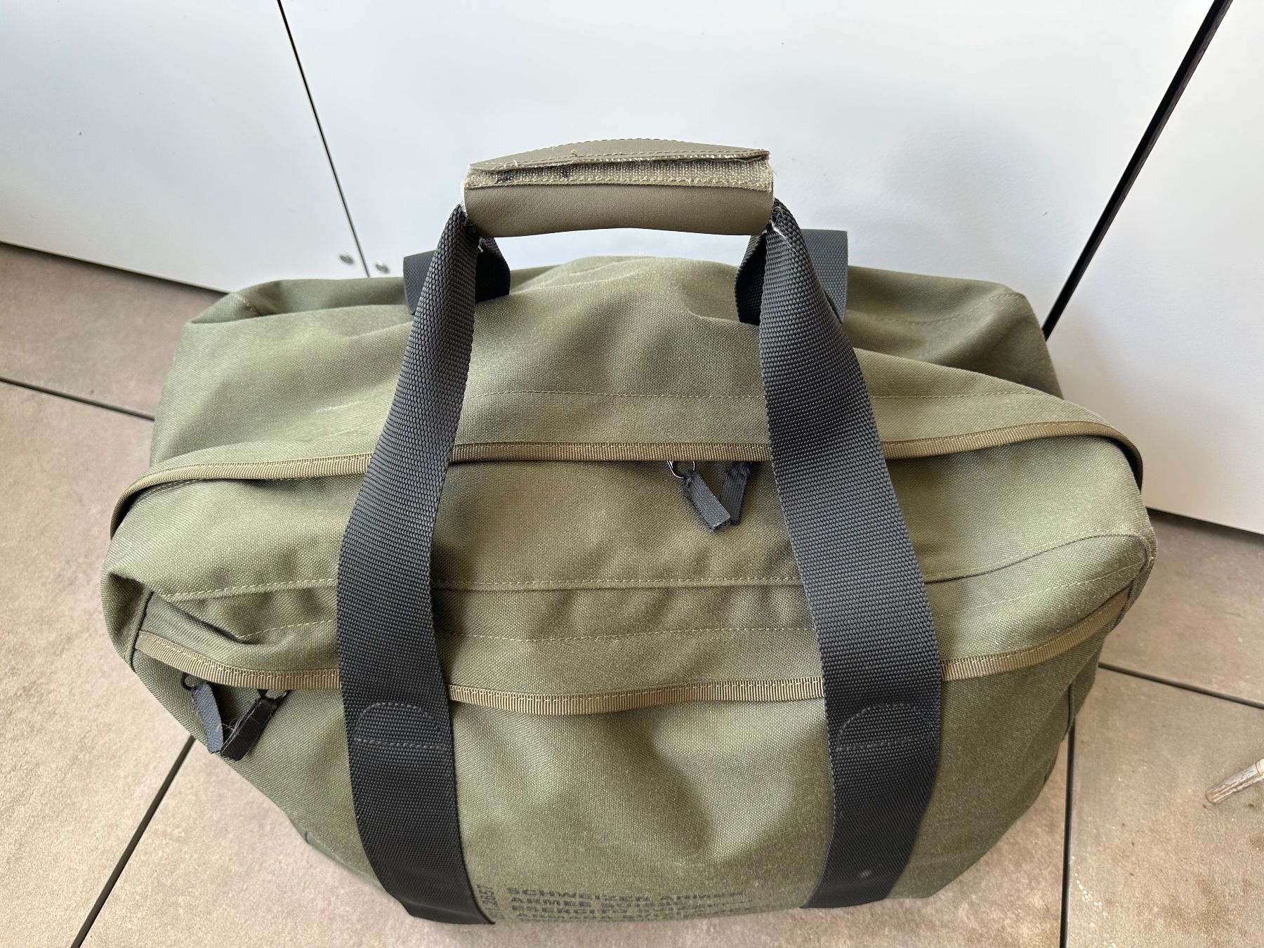 Schweizer Armee Borse: Schweizer Militär F Sack / Tasche – Usato da Ebikon venduto da Gaenggeliwaar 1