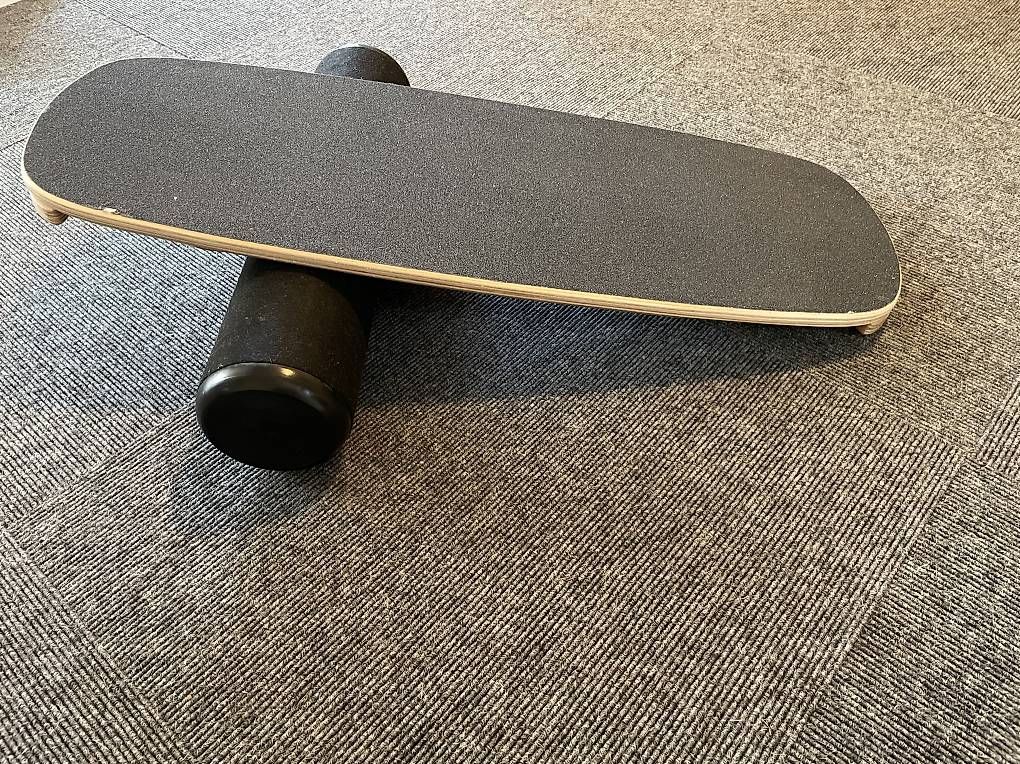 Hometrainer: Balance Bord mit Rolle – Usato da Bolligen venduto da fel_cp8q 1