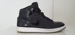 Nike Air Jordan - 1 Mid / Gr. 42