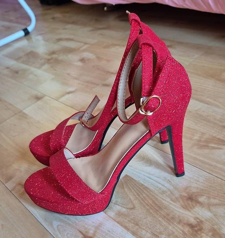 Scarpe da donna: High Heels rot Gr.37 – Usato da Blauen venduto da babuun
