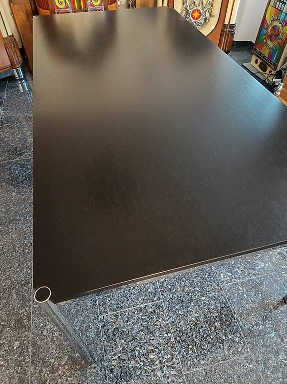 USM Tavoli: Grosser USM Tisch – Usato da Weite venduto da Sculpture 2