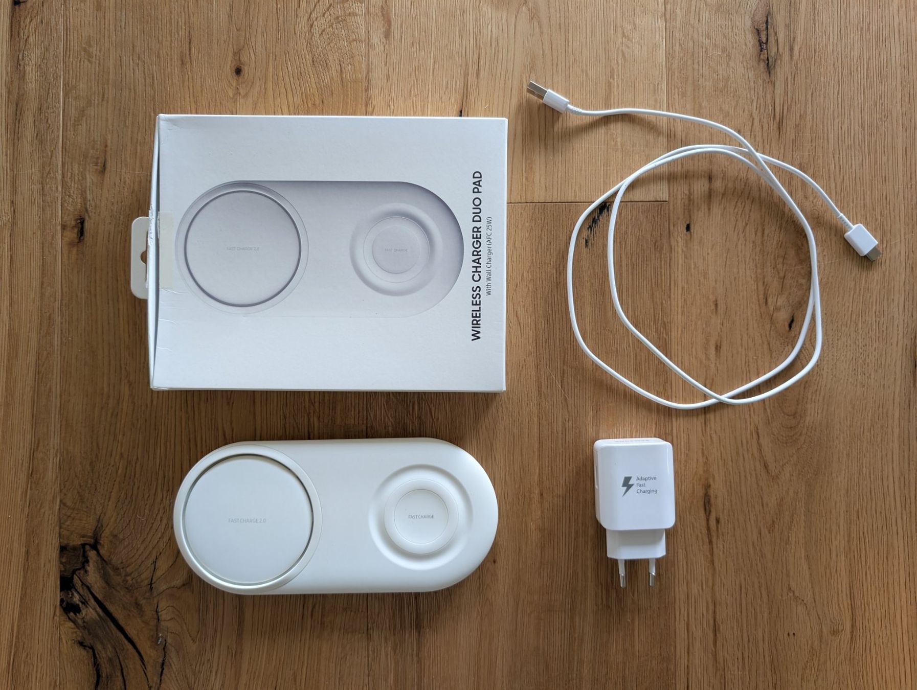 Samsung Ladegeräte: Samsung Wireless Charger Duo Pad weiss – Gebraucht aus Interlaken von dmncmg