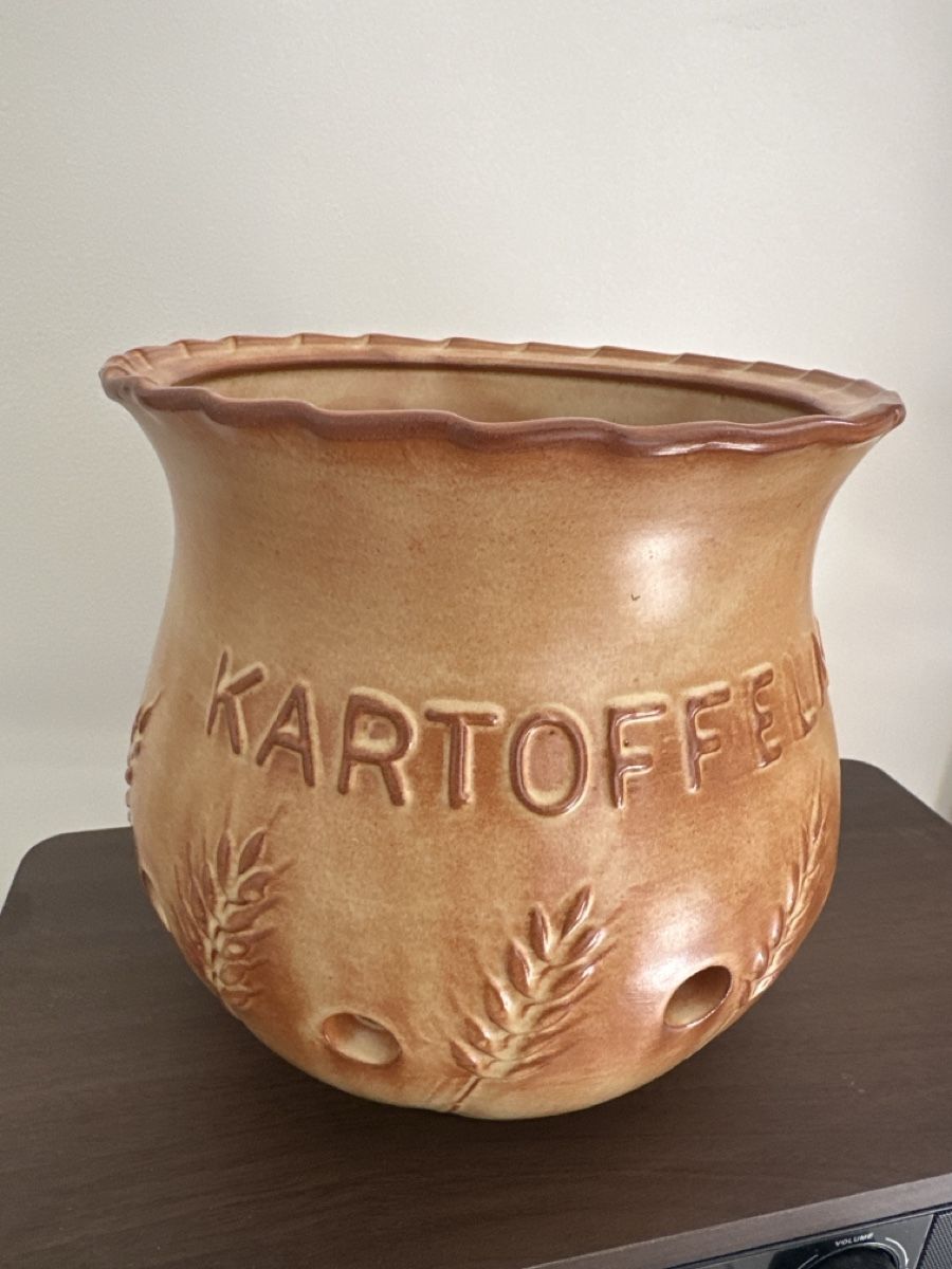 Elettrodomestici da cucina: Vintage Ceramic Potato Storage Pot - Kitchen Essential! – Usato da Zürich venduto da car_68nt 1