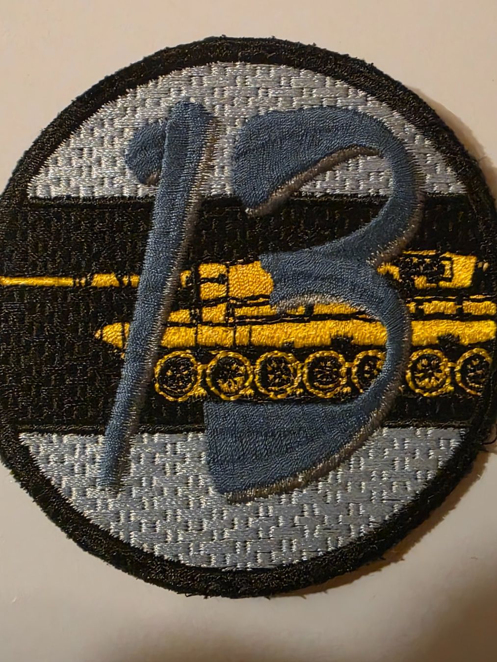 Schweizer Armee Placchette & Badge: Panzer Badge Panzer Bat 13 Original neu Abzeichen – Nuovo (secondo la descrizione) da Nyon venduto da freetoys08